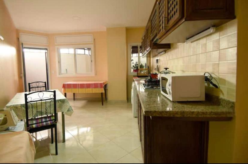 Appartement Elegant Et Climatise Au Centre Avec Terrasse - Proche Plage Et Attractions ! Tanger Zewnętrze zdjęcie
