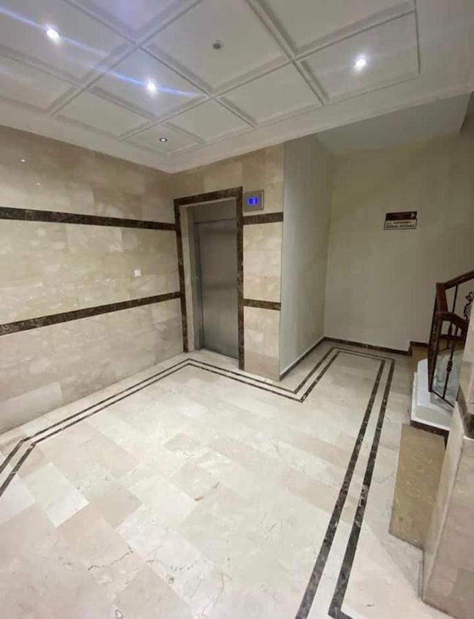 Appartement Elegant Et Climatise Au Centre Avec Terrasse - Proche Plage Et Attractions ! Tanger Zewnętrze zdjęcie